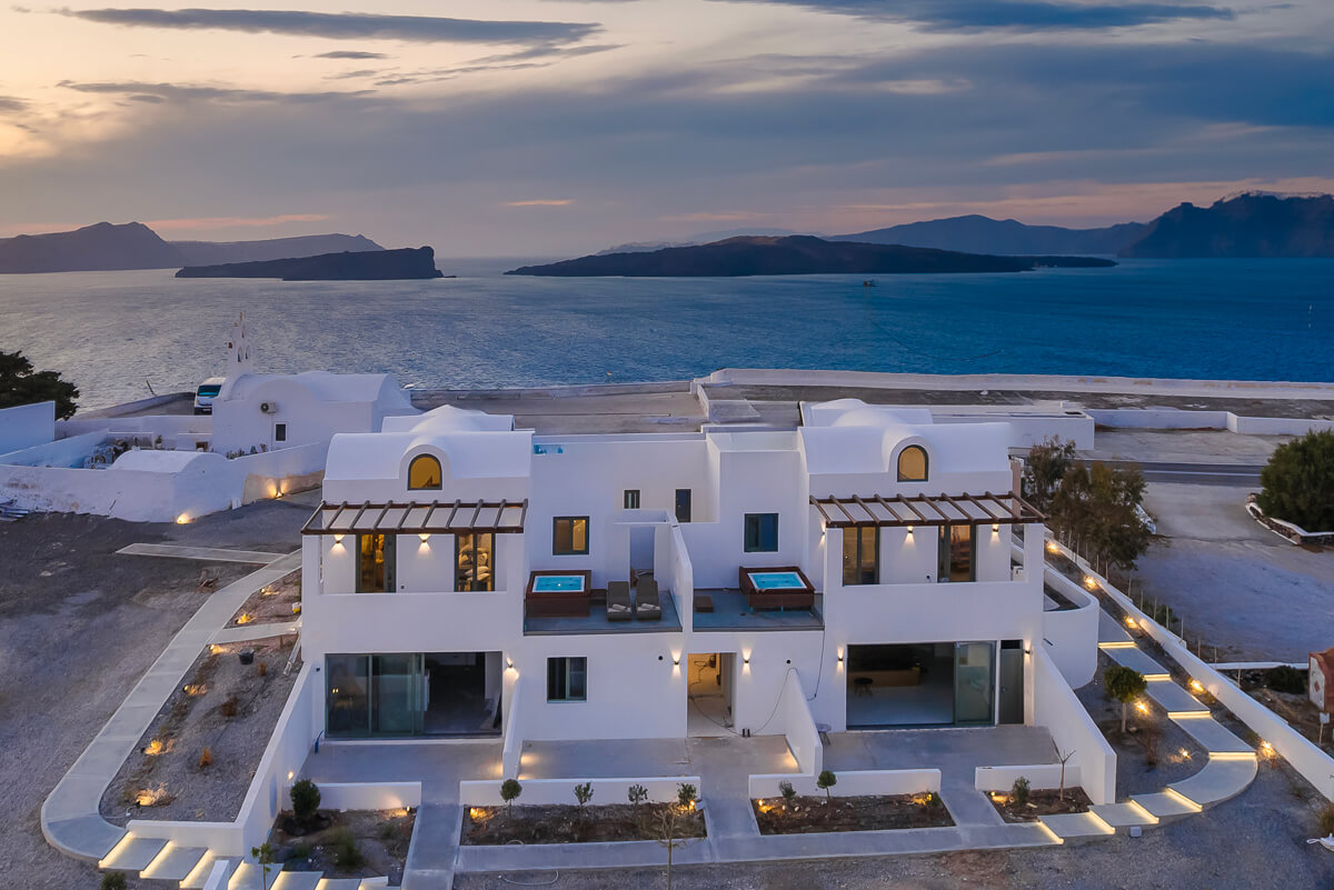 Acro Caldo Suites