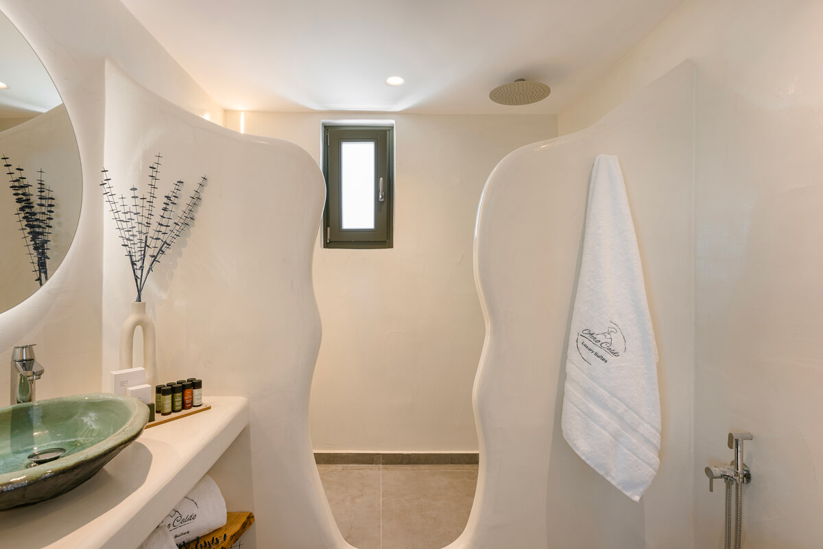 Acro Caldo Suites